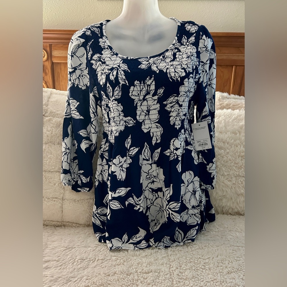 NWT Croft & Barrow Navy Blue White Floral Top SZ S​ - Picture 4 of 16